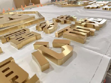  雅江拉丝不锈钢字的特点。